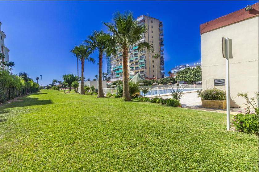Apartamento En Benalmadena, Primera Linea De Playa Exterior photo